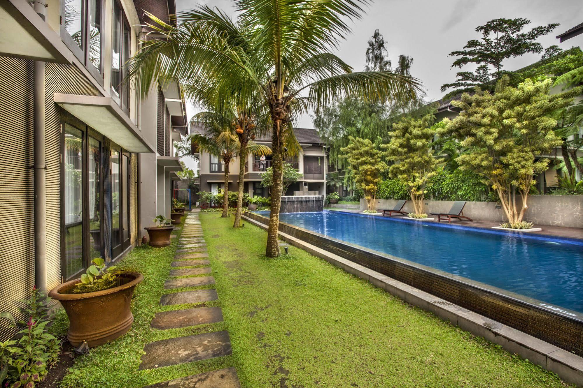 Summer Hills Hotel & Villas Bandung Exterior photo